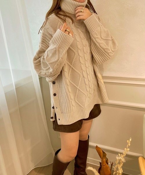 apres jour clair（アプレジュールクレア）の「【apres jour clair】サイドボタンケーブルニット（ニット/セーター・レディース・ダークブラウン/アイボリー/ブラウン系その他・フリー/X-LARGE）」の7枚目の写真