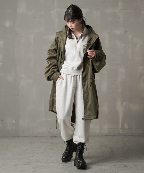 SPINNS（スピンズ）の「ワンポイントロゴ ハーフジップスウェット（スウェット・レディース・ブルー/オートミール/グリーン/ブラウン/オフホワイト・ONESIZE）」の8枚目の写真