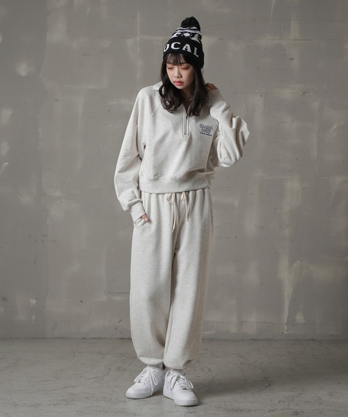 SPINNS（スピンズ）の「ワンポイントロゴ ハーフジップスウェット（スウェット・レディース・ブルー/オートミール/グリーン/ブラウン/オフホワイト・ONESIZE）」の6枚目の写真