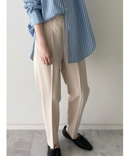 Samansa Mos2 blue（サマンサモスモスブルー）の「タックテーパードパンツ（その他パンツ・レディース・ブラック/ベージュ/ミント/ライトベージュ・ﾌﾘ-）」の3枚目の写真