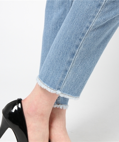 Kastane（カスタネ）の「【Kastane】断ち切りデニムパンツ（デニムパンツ・レディース・ライトブルー・MEDIUM/SMALL）」の8枚目の写真