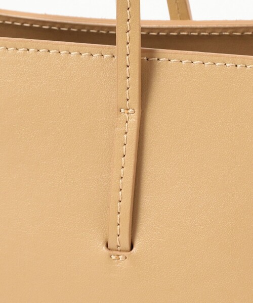 CHRISTIAN VILLA（クリスチャンヴィラ）の「CHRISTIAN VILLA × Demi-Luxe BEAMS / 別注 スクエアバッグ（ショルダーバッグ・レディース・ベージュ/ネイビー・ONE SIZE）」の9枚目の写真