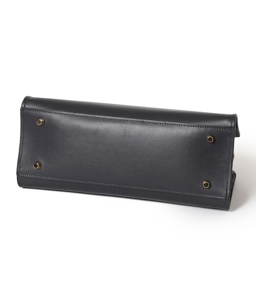 CHRISTIAN VILLA（クリスチャンヴィラ）の「CHRISTIAN VILLA × Demi-Luxe BEAMS / 別注 スクエアバッグ（ショルダーバッグ・レディース・ベージュ/ネイビー・ONE SIZE）」の16枚目の写真