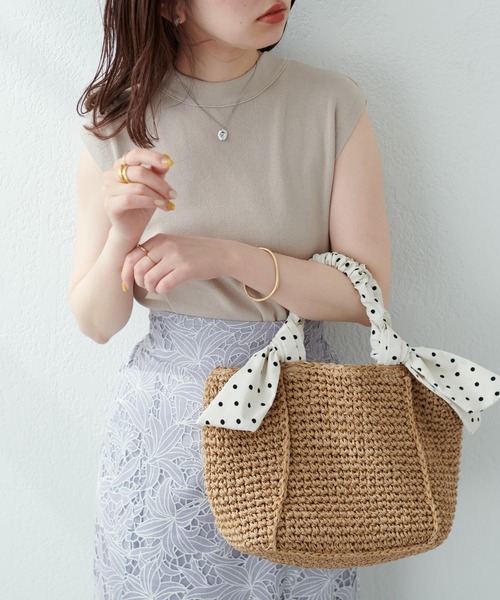 natural couture(ナチュラルクチュール)の「印象の違いを楽しめる ちょっと大人な2WAYボータイニット(ニット/セーター・レディース・オフホワイト/ブラック/グレイッシュベージュ/グリーン・FREE)」の3枚目の写真