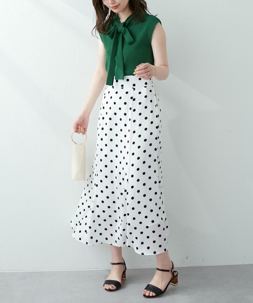 natural couture(ナチュラルクチュール)の「印象の違いを楽しめる ちょっと大人な2WAYボータイニット(ニット/セーター・レディース・オフホワイト/ブラック/グレイッシュベージュ/グリーン・FREE)」の9枚目の写真