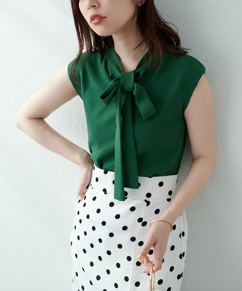 natural couture(ナチュラルクチュール)の「印象の違いを楽しめる ちょっと大人な2WAYボータイニット(ニット/セーター・レディース・オフホワイト/ブラック/グレイッシュベージュ/グリーン・FREE)」の15枚目の写真