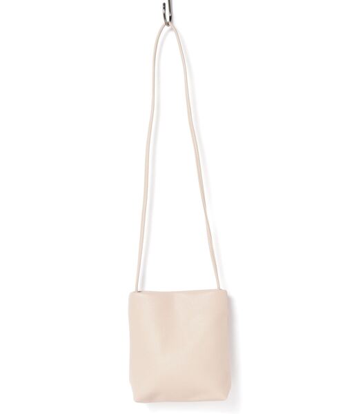 Per sist ence(パーシエンス)の「Per sist ence/パーシエンス フェイクレザーシンプルフラットショルダー(ショルダーバッグ・レディース・ベージュ/ブラック/グレイッシュベージュ/イエロー/グレー/シルバー・FREE)」の4枚目の写真