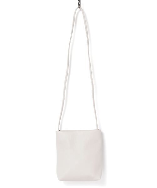 Per sist ence(パーシエンス)の「Per sist ence/パーシエンス フェイクレザーシンプルフラットショルダー(ショルダーバッグ・レディース・ベージュ/ブラック/グレイッシュベージュ/イエロー/グレー/シルバー・FREE)」の3枚目の写真