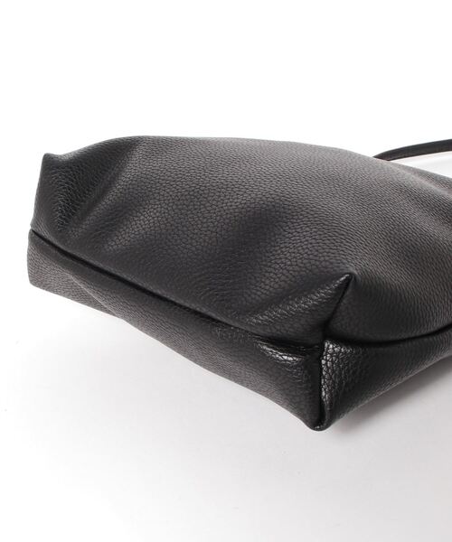 Per sist ence(パーシエンス)の「Per sist ence/パーシエンス フェイクレザーシンプルフラットショルダー(ショルダーバッグ・レディース・ベージュ/ブラック/グレイッシュベージュ/イエロー/グレー/シルバー・FREE)」の9枚目の写真