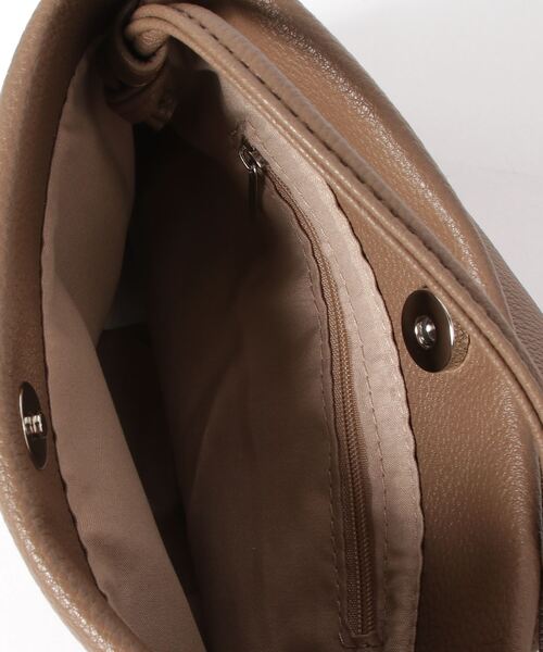 Per sist ence(パーシエンス)の「Per sist ence/パーシエンス フェイクレザーシンプルフラットショルダー(ショルダーバッグ・レディース・ベージュ/ブラック/グレイッシュベージュ/イエロー/グレー/シルバー・FREE)」の10枚目の写真