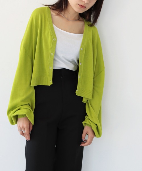 HER CLOSET（ハークローゼット）の「【shemoshelly】WEB限定スムースタッチVネックボリュームスリーブカラーショートカーディガン（ニット/セーター・レディース・ロイヤルブルー/アイボリー/チェリーピンク/グリーン/ブラック・M）」の4枚目の写真