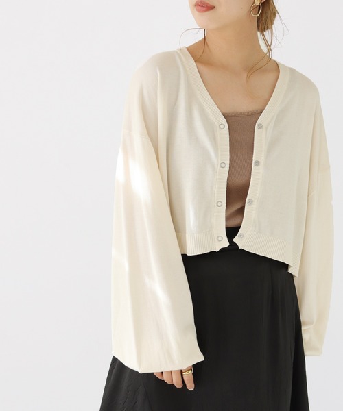 HER CLOSET（ハークローゼット）の「【shemoshelly】WEB限定スムースタッチVネックボリュームスリーブカラーショートカーディガン（ニット/セーター・レディース・ロイヤルブルー/アイボリー/チェリーピンク/グリーン/ブラック・M）」の2枚目の写真