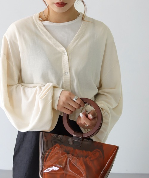 HER CLOSET（ハークローゼット）の「【shemoshelly】WEB限定スムースタッチVネックボリュームスリーブカラーショートカーディガン（ニット/セーター・レディース・ロイヤルブルー/アイボリー/チェリーピンク/グリーン/ブラック・M）」の14枚目の写真