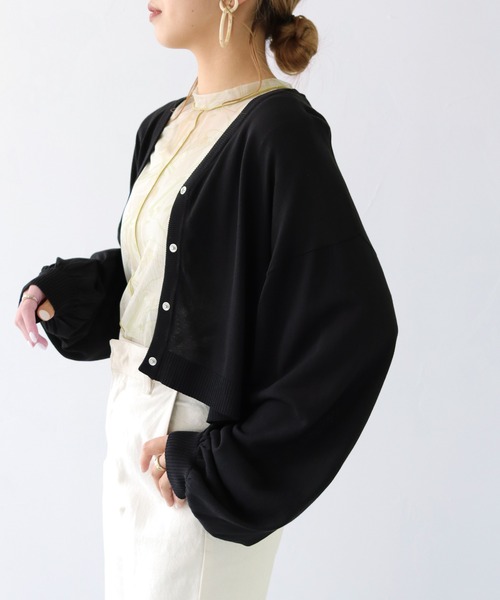 HER CLOSET（ハークローゼット）の「【shemoshelly】WEB限定スムースタッチVネックボリュームスリーブカラーショートカーディガン（ニット/セーター・レディース・ロイヤルブルー/アイボリー/チェリーピンク/グリーン/ブラック・M）」の15枚目の写真