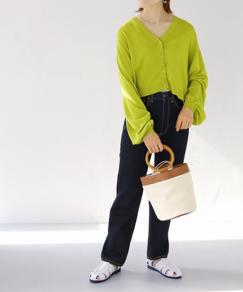 HER CLOSET（ハークローゼット）の「【shemoshelly】WEB限定スムースタッチVネックボリュームスリーブカラーショートカーディガン（ニット/セーター・レディース・ロイヤルブルー/アイボリー/チェリーピンク/グリーン/ブラック・M）」の10枚目の写真