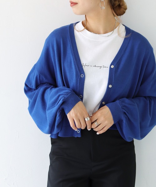 HER CLOSET（ハークローゼット）の「【shemoshelly】WEB限定スムースタッチVネックボリュームスリーブカラーショートカーディガン（ニット/セーター・レディース・ロイヤルブルー/アイボリー/チェリーピンク/グリーン/ブラック・M）」の18枚目の写真