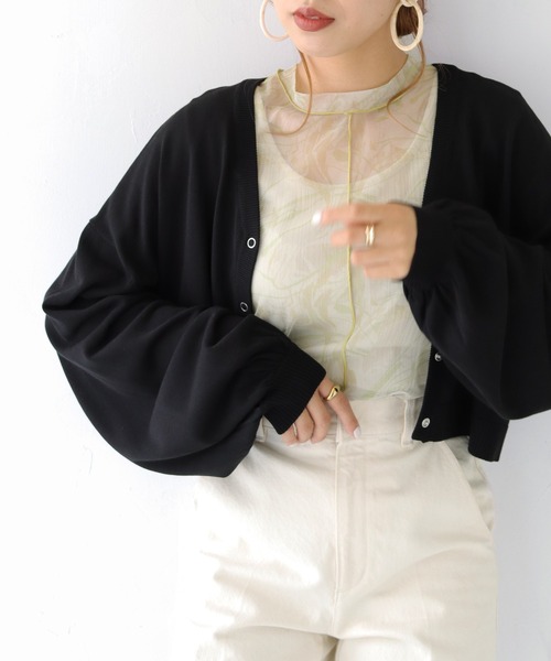 HER CLOSET（ハークローゼット）の「【shemoshelly】WEB限定スムースタッチVネックボリュームスリーブカラーショートカーディガン（ニット/セーター・レディース・ロイヤルブルー/アイボリー/チェリーピンク/グリーン/ブラック・M）」の7枚目の写真