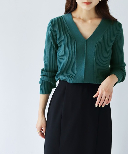 HER CLOSET（ハークローゼット）の「【shemoshelly】【WEB限定】洗える2デザインVネックリブニット 新色追加（ニット/セーター・レディース・グリーン/ブルーパープル/ホワイト/ブラウン系その他/レッド/ブラウン/ホワイト×ブラック/ブラック・M）」の6枚目の写真