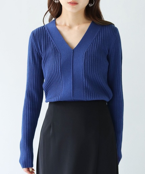 HER CLOSET（ハークローゼット）の「【shemoshelly】【WEB限定】洗える2デザインVネックリブニット 新色追加（ニット/セーター・レディース・グリーン/ブルーパープル/ホワイト/ブラウン系その他/レッド/ブラウン/ホワイト×ブラック/ブラック・M）」の7枚目の写真