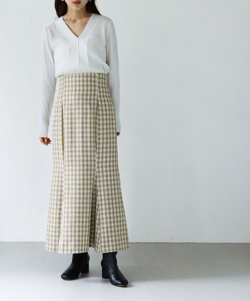 HER CLOSET（ハークローゼット）の「【shemoshelly】【WEB限定】洗える2デザインVネックリブニット 新色追加（ニット/セーター・レディース・グリーン/ブルーパープル/ホワイト/ブラウン系その他/レッド/ブラウン/ホワイト×ブラック/ブラック・M）」の13枚目の写真