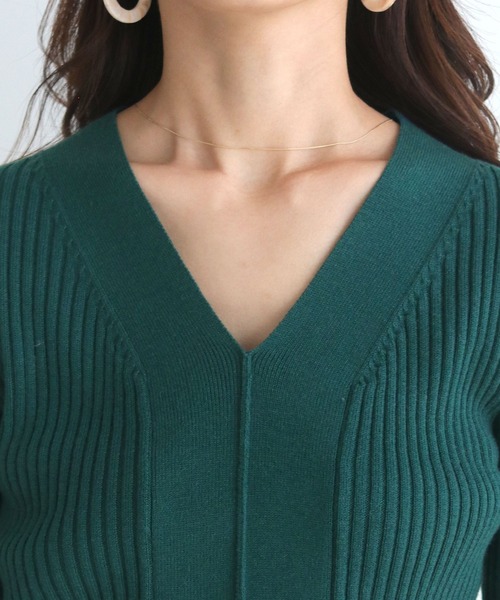 HER CLOSET（ハークローゼット）の「【shemoshelly】【WEB限定】洗える2デザインVネックリブニット 新色追加（ニット/セーター・レディース・グリーン/ブルーパープル/ホワイト/ブラウン系その他/レッド/ブラウン/ホワイト×ブラック/ブラック・M）」の18枚目の写真
