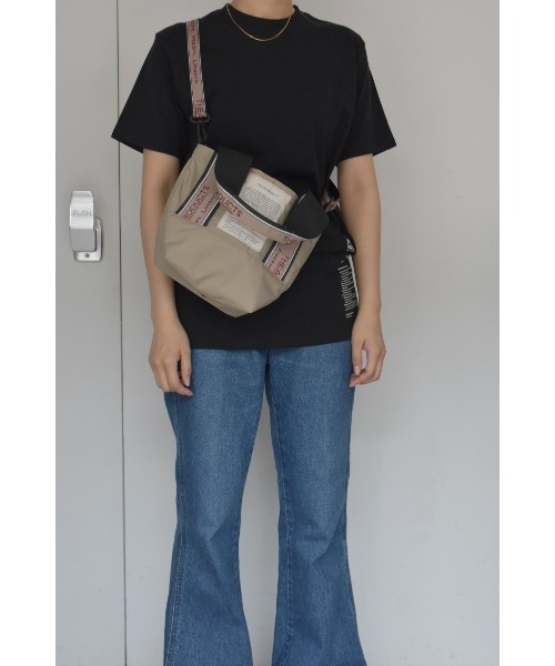 THEATRE PRODUCTS（シアタープロダクツ）の「2WAY MISSISSIPPI Ssize/2WAY ジャガードテープバッグ（ショルダーバッグ・レディース・ブラック/ベージュ/グレー・FREE）」の22枚目の写真