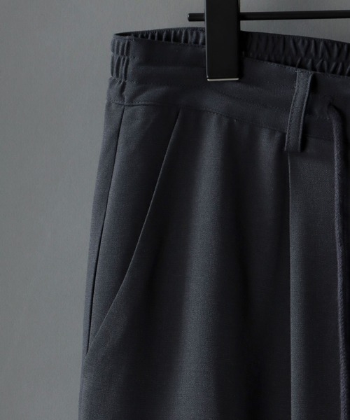 SITRY（シトリー）の「overlock flared pants/別注 オーバーロック タック ワイド フレアパンツ セットアップ対応（スラックス・メンズ・チャコールグレー/ピンク・M/L）」の5枚目の写真