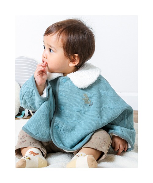 SLAP SLIP BABY（スラップスリップベビー）の「SLAPSLIPBABY/【お揃い】恐竜チェリー総柄キルト刺繍マントベビー(50~90cm)（ポンチョ・キッズ・グリーン系その他/ピンク系その他・ONESIZE）」の2枚目の写真