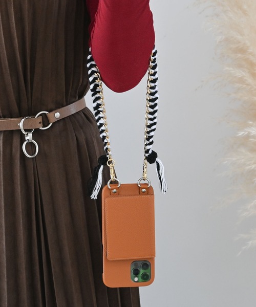 Editors Draw(エディターズドロー)の「チェーン編み ハンドスマホストラップ ゴールド(スマホグッズ・レディース・ブラウン系その他/サックスブルー/ホワイト×ブラック/ピンク/ブラック×グレー・ONE SIZE)」の2枚目の写真