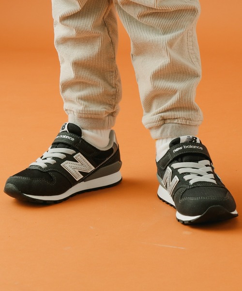 BAYFLOW(ベイフロー)の「【new balance(ニューバランス)】996(KIDS)(スニーカー・キッズ・ブラック/グレー・17.0cm/18.0cm/19.0cm/20.0cm/21.0cm)」の3枚目の写真