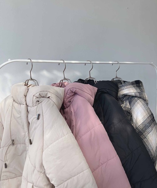 AS KNOW AS plus（アズノゥアズプラス）の「♪あったか中綿フェイクダウンジャケット　【2023AWアイテム】（ダウンジャケット/コート・レディース・ベージュ系その他/ピンク/アイボリー/ブラック/グレイッシュベージュ・FREE）」の8枚目の写真