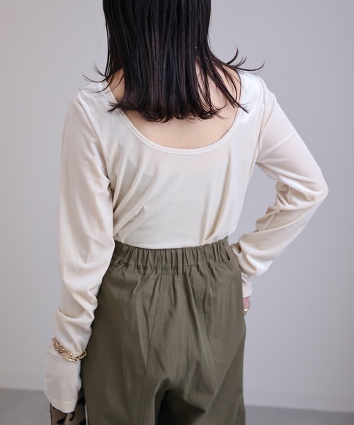 ap retro（アプレトロ）の「ロングスリーブベロアカットソー　背中開き（Tシャツ/カットソー・レディース・アイボリー/ブラック/モカ・FREE）」の8枚目の写真