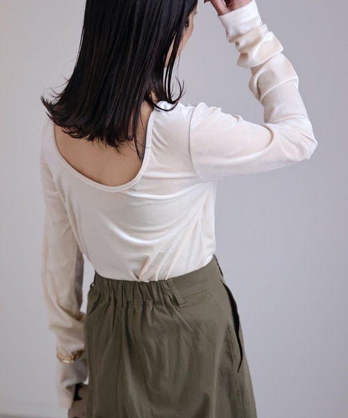 ap retro（アプレトロ）の「ロングスリーブベロアカットソー　背中開き（Tシャツ/カットソー・レディース・アイボリー/ブラック/モカ・FREE）」の7枚目の写真