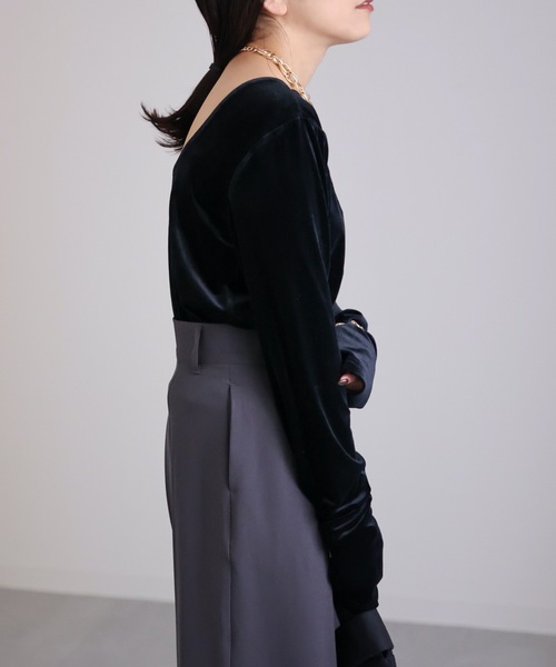 ap retro（アプレトロ）の「ロングスリーブベロアカットソー　背中開き（Tシャツ/カットソー・レディース・アイボリー/ブラック/モカ・FREE）」の17枚目の写真