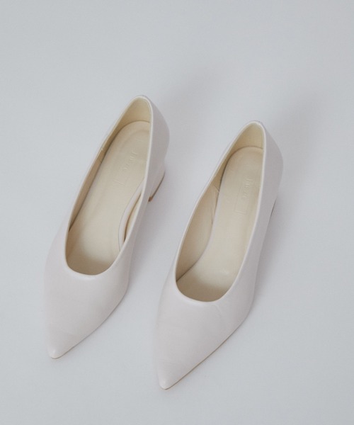 Juze（ジュゼ）の「ポインテッドソフトパンプス（パンプス・レディース・ホワイト系その他/ブルー系その他4・22.5cm/23.5cm/24.5cm）」の2枚目の写真