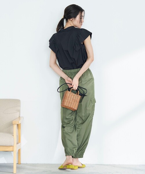 NOLLEY’S（ノーリーズ）の「◇【WEB限定】前後2WAY袖フリルパール釦ブラウス（シャツ/ブラウス・レディース・ブルー系その他7/インディゴブルー/ブラック/オフホワイト/ブルー系その他/ネイビー・FREE）」の19枚目の写真