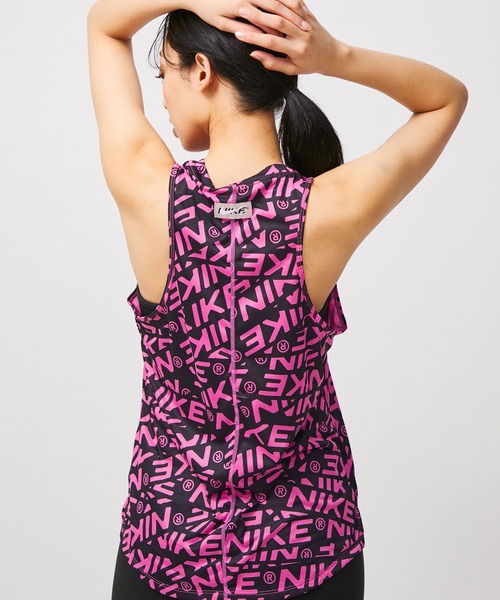 NIKE（ナイキ）の「【NIKE】ナイキ ワン Dri-FIT プリント トレーニングタンクトップ ウィメンズ（タンクトップ・レディース・ブラック系その他/ピンク系その他2・L/M/S）」の3枚目の写真