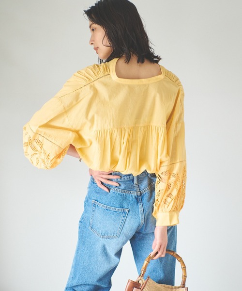 RIVE DROITE（リヴドロワ）の「袖口のレースがさりげない/コットン袖刺繍ギャザーブラウス（シャツ/ブラウス・レディース・ホワイト/ブラック/イエロー・FREE）」の5枚目の写真