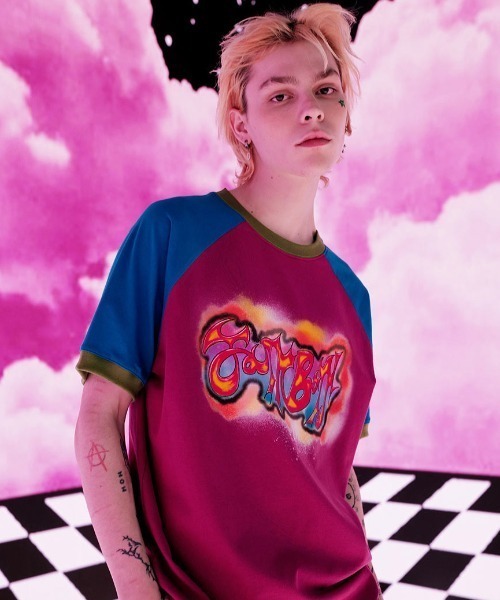 A'GEM9(エージェムナイン)の「A'GEM/9 × .kom『youthbath/ユースバス』ラグランショートスリーブ半袖カットソー(Tシャツ/カットソー・メンズ・ホワイト/パープル・M)」の2枚目の写真