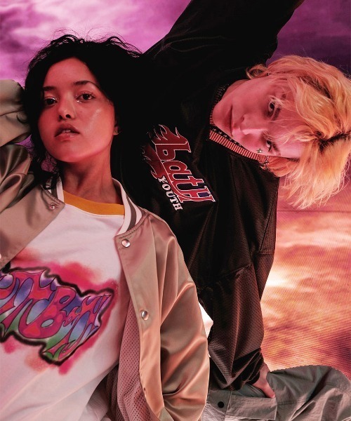 A'GEM9(エージェムナイン)の「A'GEM/9 × .kom『youthbath/ユースバス』ラグランショートスリーブ半袖カットソー(Tシャツ/カットソー・メンズ・ホワイト/パープル・M)」の3枚目の写真