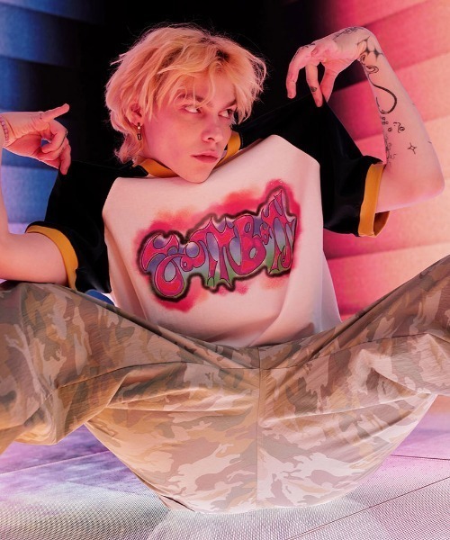 A'GEM9(エージェムナイン)の「A'GEM/9 × .kom『youthbath/ユースバス』ラグランショートスリーブ半袖カットソー(Tシャツ/カットソー・メンズ・ホワイト/パープル・M)」の5枚目の写真