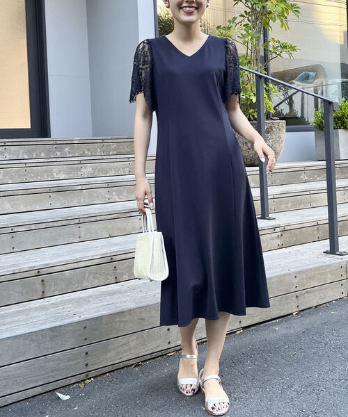 NOLLEY’S（ノーリーズ）の「◇【WEB限定】ストレッチポンチ袖レースワンピース（ワンピース・レディース・ネイビー/ブラック・38/36）」の2枚目の写真