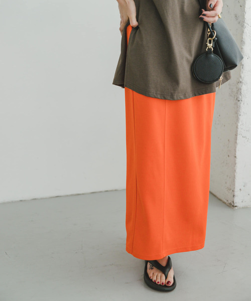 ITEMS URBANRESEARCH(アイテムズ アーバンリサーチ)の「カットジョーゼットタイトスカート(スカート・レディース・オレンジ/ブラック/モカ・SMALL/MEDIUM)」の1枚目の写真