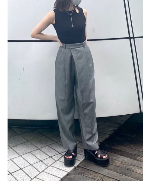 THROW by SLY（スローバイスライ）の「THROW ASYMMETRY HOLE DESIGN TANK アシンメトリー ホールデザイン タンク（タンクトップ・レディース・ホワイト/ブラック・FREE）」の14枚目の写真