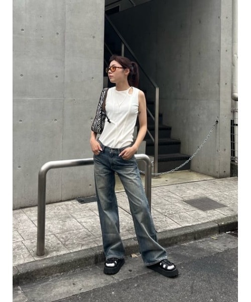 THROW by SLY（スローバイスライ）の「THROW ASYMMETRY HOLE DESIGN TANK アシンメトリー ホールデザイン タンク（タンクトップ・レディース・ホワイト/ブラック・FREE）」の16枚目の写真