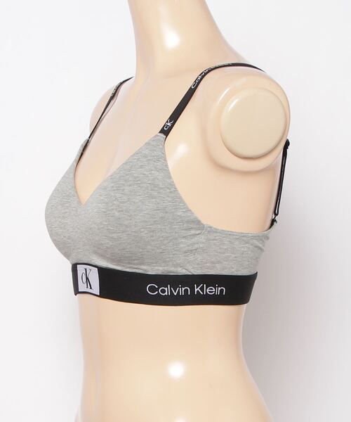 Calvin Klein（カルバン・クライン）の「Calvin Klein カルバンクライン Calvin Klein 1996 LIGHTLY LINED BRALETTE レディース ブラ（ブラジャー・レディース・その他1/その他2/グレー/ブラック/ブラック系その他/その他3・X-SMALL/SMALL/MEDIUM/LARGE）」の17枚目の写真