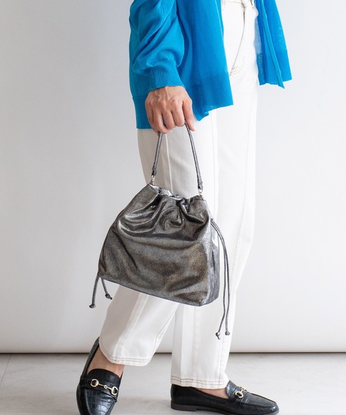 VitaFelice（ヴィータフェリーチェ）の「メタリック2wayショルダーバッグ ミニバッグ 巾着バッグ（ショルダーバッグ・レディース・シルバー/ガンメタ/シャンパン・FREE）」の8枚目の写真