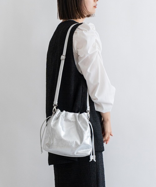 VitaFelice（ヴィータフェリーチェ）の「メタリック2wayショルダーバッグ ミニバッグ 巾着バッグ（ショルダーバッグ・レディース・シルバー/ガンメタ/シャンパン・FREE）」の10枚目の写真