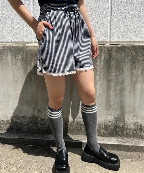 WC(ダブル シー)の「フリルレースストライプショーツ(その他パンツ・レディース・ブラック/ブルー・FREE)」の3枚目の写真