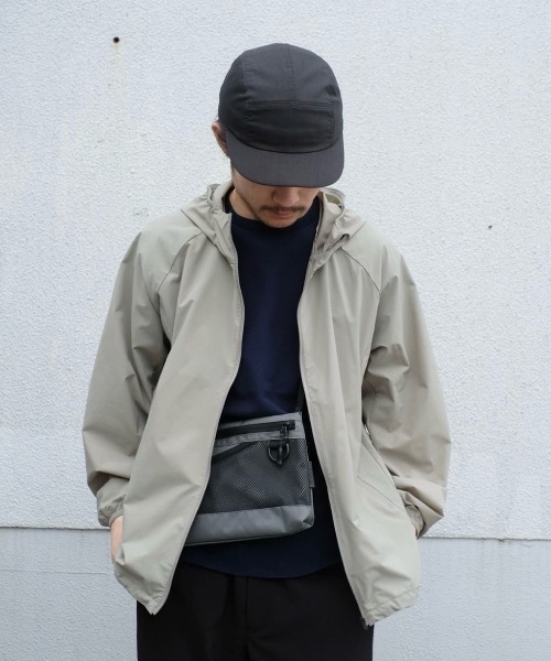 Snow Peak（スノーピーク）の「Everyday Use Sacoche サコッシュ シンプル（ショルダーバッグ・メンズ・ブラック/ブラウン/グレー・ONESIZE）」の2枚目の写真